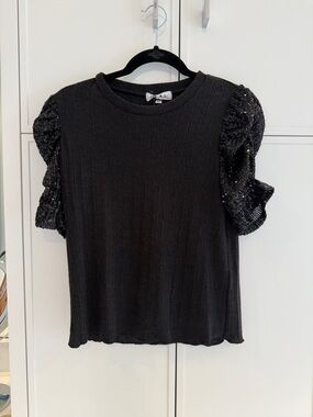 NWT. Black Puff Sleeve Sequin Top. Size XS. THML brand.